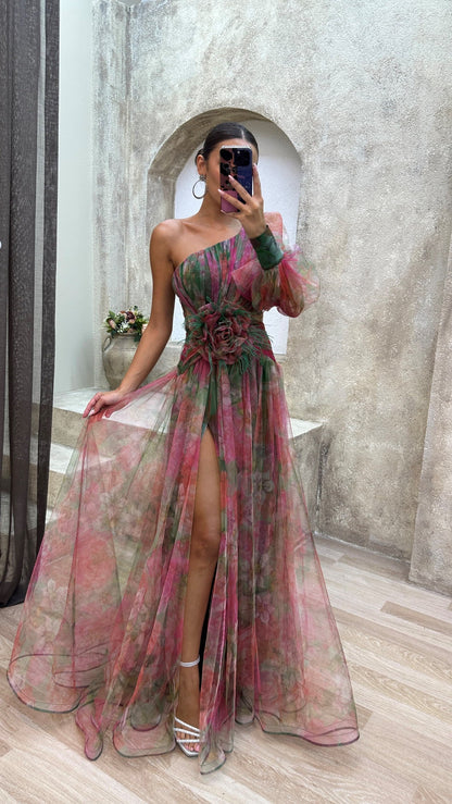 Barbora™ | Asymetryczna sukienka maxi z kwiatowym detalem i rozcięciem