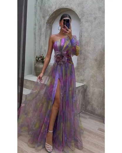 Barbora™ | Asymetryczna sukienka maxi z kwiatowym detalem i rozcięciem